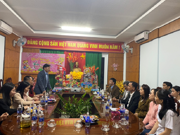 Lãnh đạo huyện đến thăm và  tặng quà tại Trung tâm y tế huyện và Nhà tạm giữ nhân dịp tết nguyên đán Qúy Mão 2023